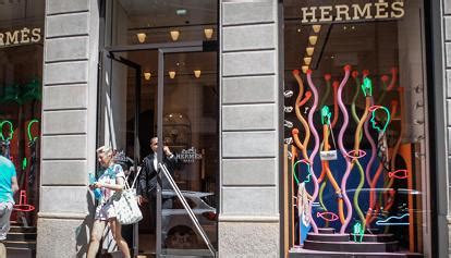 Furto in un magazzino di Hermès: sottratte borse per un